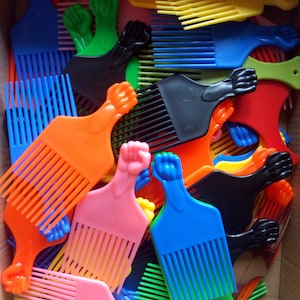 Sturdy Afro Comb Suitable for Detangling and Combing the Most Difficult Natural Hair