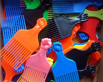 Sturdy Afro Comb Suitable for Detangling and Combing the Most Difficult Natural Hair