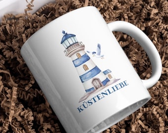 Kubek ceramiczny „Coastal Love” – Morski motyw latarni morskiej z mewą | Pomysł na prezent dla miłośników Morza Północnego i Bałtyku
