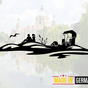 Vinylsticker Strandtafereel met koppel, duinen en strandstoel – Autoruitboot – Enkel of set – 50–100 cm – Weerbestendig