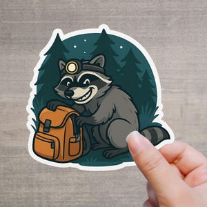 Wasbeer Sticker Kamperen Buiten | Brutale vinylsticker met koplamp – ideaal voor vanlife & avontuur – Gemaakt in Duitsland