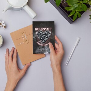 Postkarte „Ruhrpott – Für immer verbunden“ | DIN A6 Karte | Kohleherz mit Kette | Revierliebe Design | Made in Germany