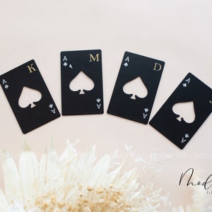 Apribottiglie personalizzato / Apribottiglie in metallo con carte da poker / Regalo per lo sposo / Apribottiglie con asso di picche / Nome personalizzato / Regalo per festa di nozze
