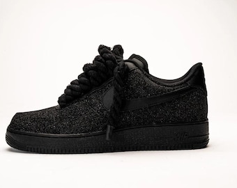Personalisierte Glitzerschuhe zum Feiern