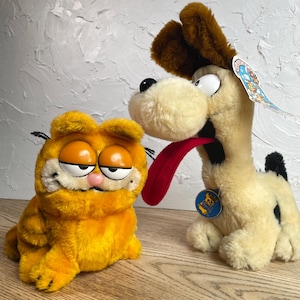 Vintage 1980&#39;s Sitting Garfield Cat & Odie Dog Plush Stuffed Animal --1980s Nostalgic DakinToy