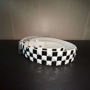 Cinturón con tachuelas - Cuadros blancos