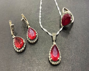 Gioielli fatti a mano, set di gioielli con rubini, gioielli con rubini, pietra preziosa con rubini, set di gioielli con pietre, set di gioielli rossi, gioielli per la mamma, gioielli in argento