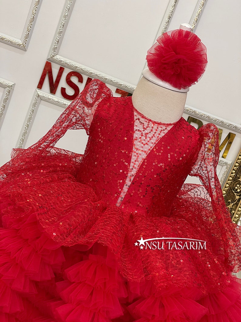 Red baby girl dress front upper part