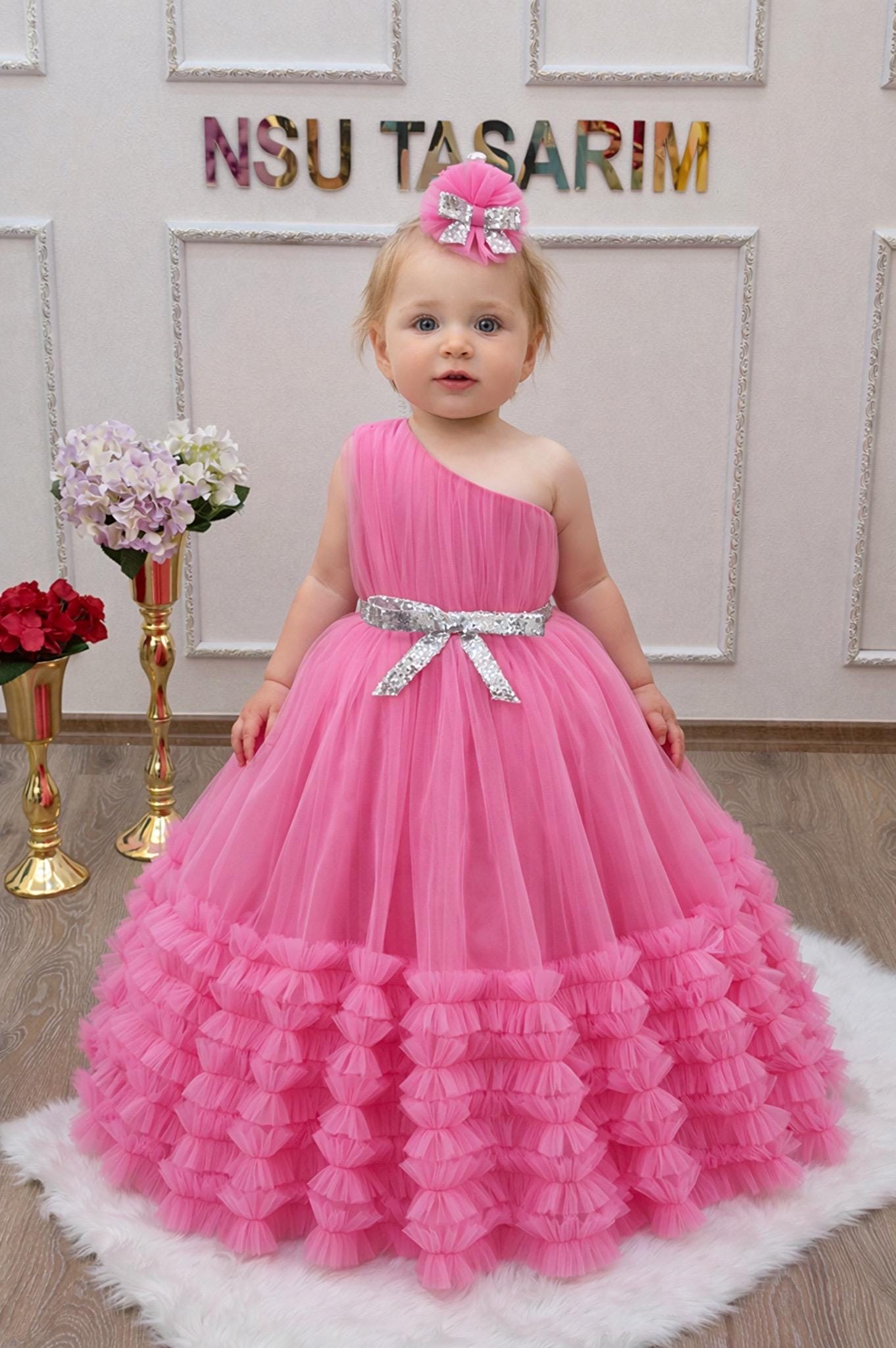 Abito da fata per bambina con tema bambola rosa shocking, primo compleanno, monospalla, scintillante - Italia