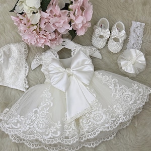 Conjunto de vestido de bautizo para niña con gorro, zapatos y diadema.