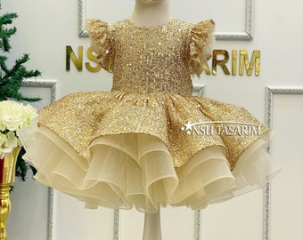 Brilho no Estilo: Nosso Vestido de Festas de Lantejoulas Douradas para Meninas, Vestido de Natal Brilhante em Ouro para Sua Princesinha. Vestido Dourado para Meninas