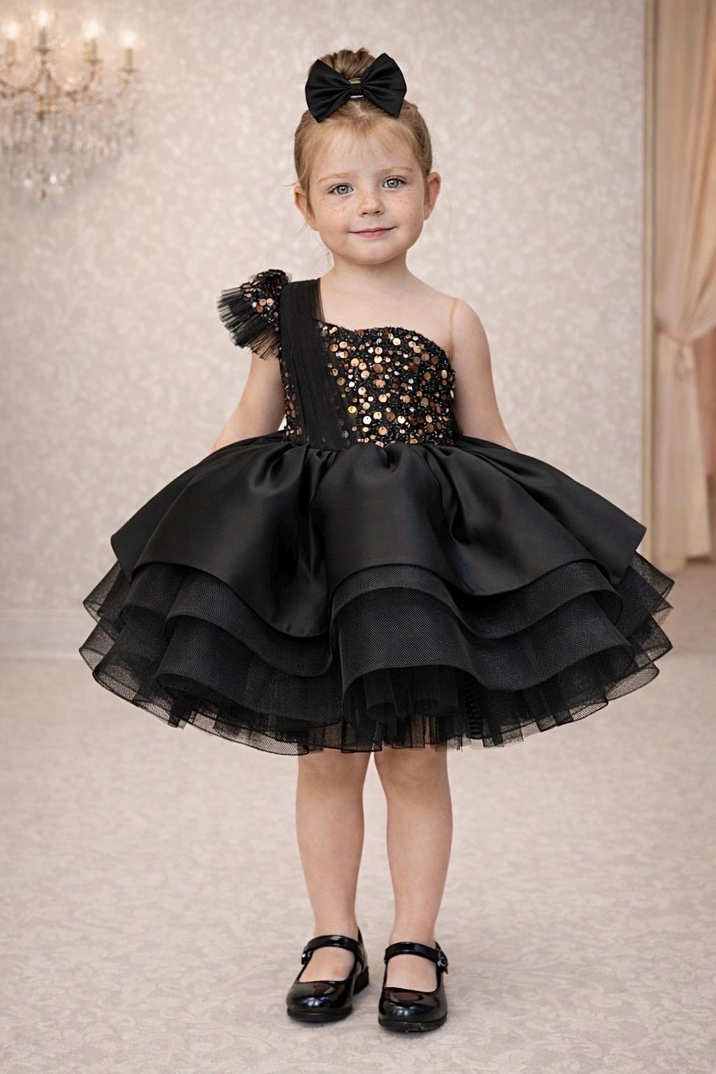 black and gold infant dress Sequin Dress. Baby Girl Dress. Baby Black. Black Sequin Dress. Handmade VENDOR COLOR-LT PINK Each piece includes our Size:FR48 - US16 - UK20 Young Girls Black Gold
