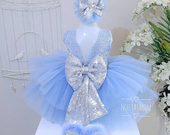 vestido azul e prata para menina. para ocasião especial. Vestido de aniversário de menina. Vestido de 1º aniversário. Vestido prateado azul e paetê.