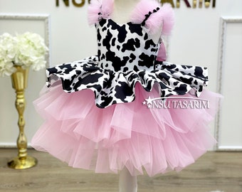 New Version Cow costume. Cow theme costume. Cow Baby girl dress. Cow party dress. Cow Birthday dress. 1st Birthday dress. 2ndBirthday dress