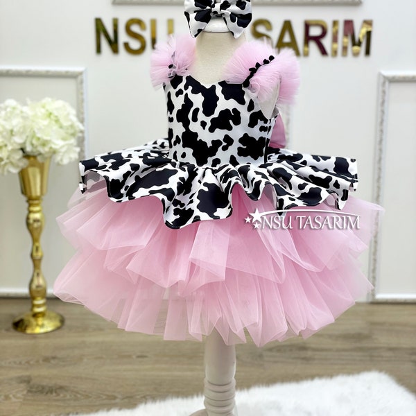 New Version Cow costume. Cow theme costume. Cow Baby girl dress. Cow party dress. Cow Birthday dress. 1st Birthday dress. 2ndBirthday dress