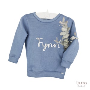 Sweater Pullover aus Waffelstruktur mit Kordelschrift Name Zahl personalisiert Rauchblau