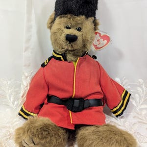 TY Attic Treasure - Malcolm The Royal Guard Bear (37 cm)