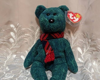 Ty Beanie Babyの「ウォレス」という名の緑色のホリデーベアが、赤い