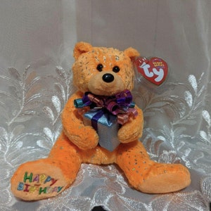 Mütze Baby - Happy Birthday! Der orange Bär hält ein Geschenk (15.5 cm)