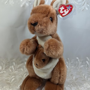 Ty Beanie Buddy - Pouch the Kangaroo (13-In) Near Mint Tag