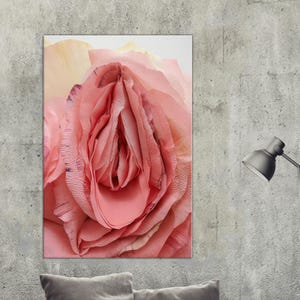 Lienzo abstracto de pétalos de rosa para pared, póster floral macro en rosa suave, impresión en algodón con flores femeninas para una elegante decoración botánica del hogar.