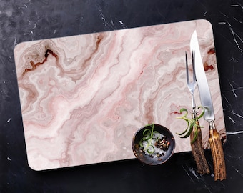 Planche à découper en marbre rose : décoration de cuisine moderne