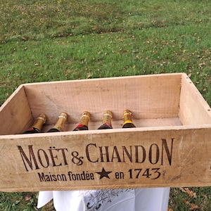 Magnifique coffret à champagne vintage en bois pour 12 bouteilles « Moët & Chandon »