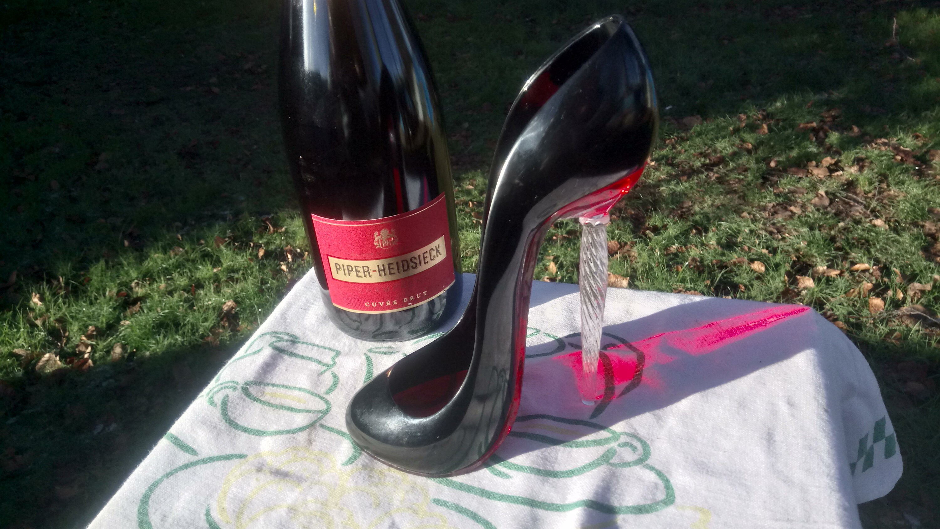 ルブタン x パイパー エドシック、ル リチュエル シャンパン フルート