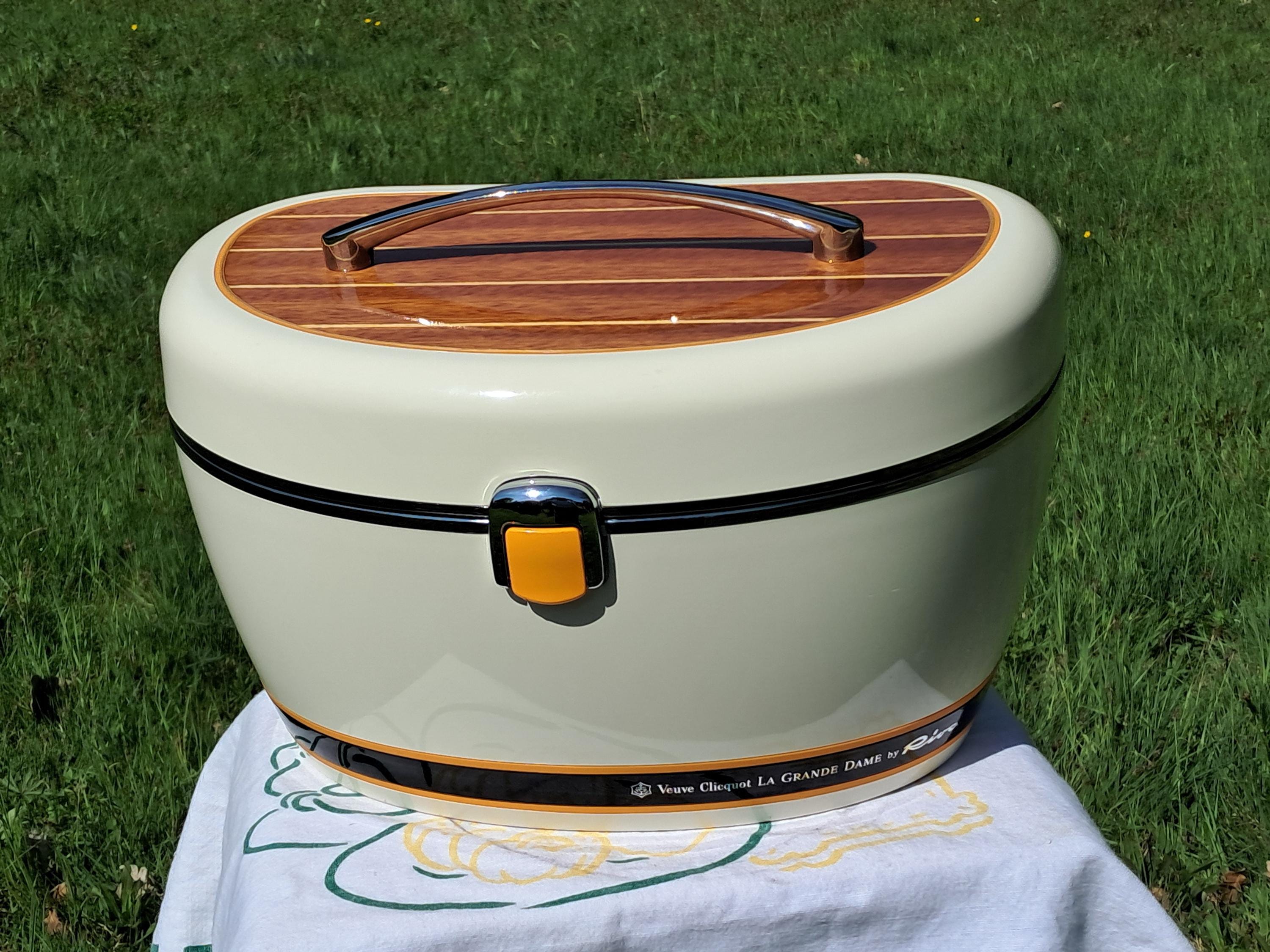 EXTREMELY Rare & Unique ! Veuve Clicquot Vanity Case White
