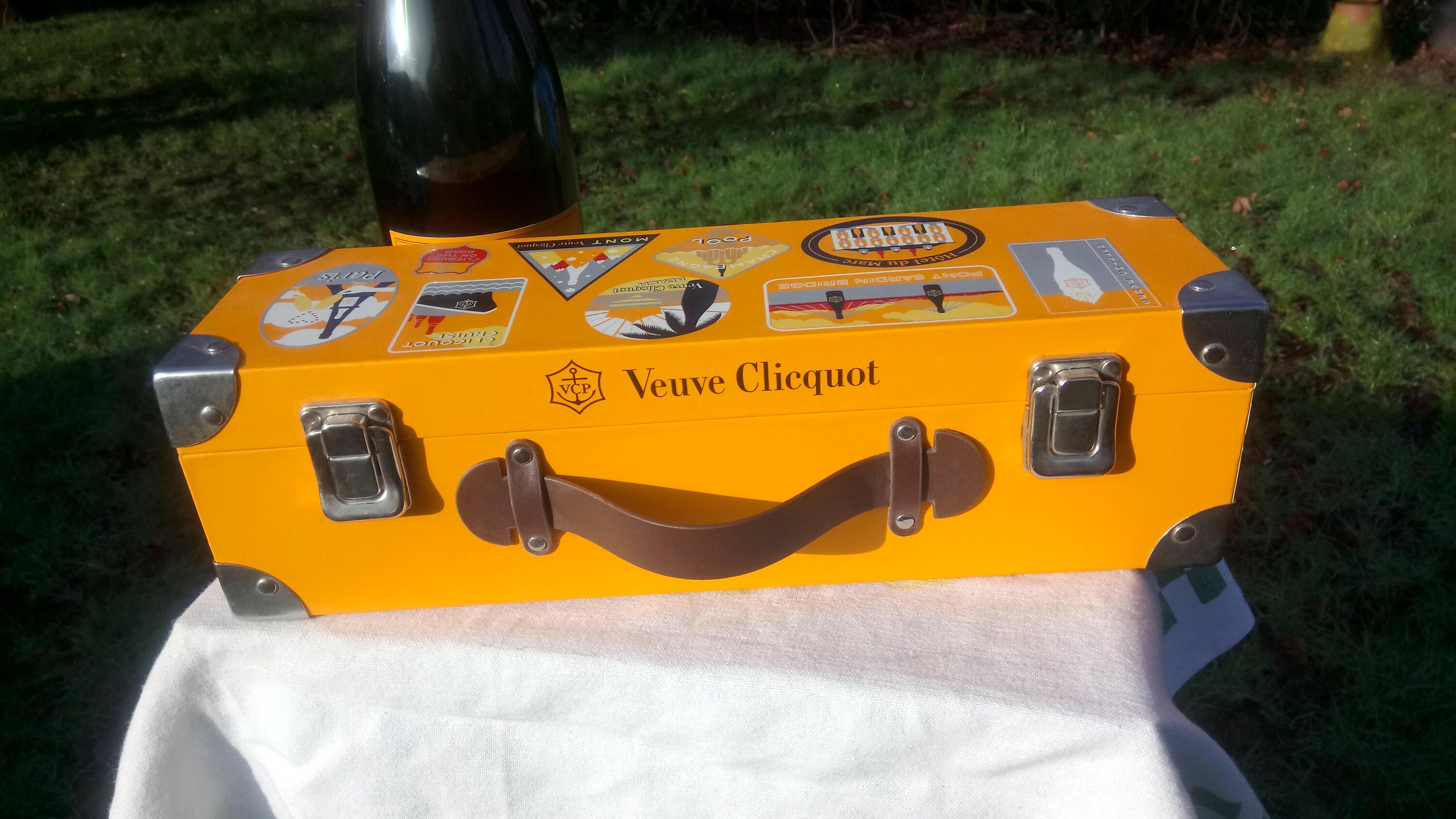 ヴーヴクリコ、シャンパン&グラス 保冷キャリーバッグ 今では入手困難  