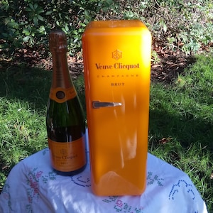 Very rare : Veuve Clicquot orange fridge box - for champagne bottle - in excellent condition