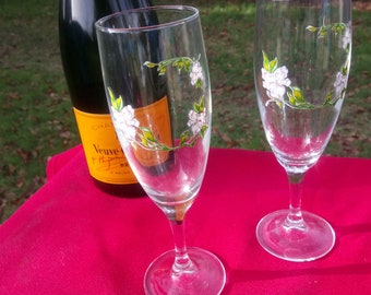 Very rare : set of two flower painted Champagne glasses