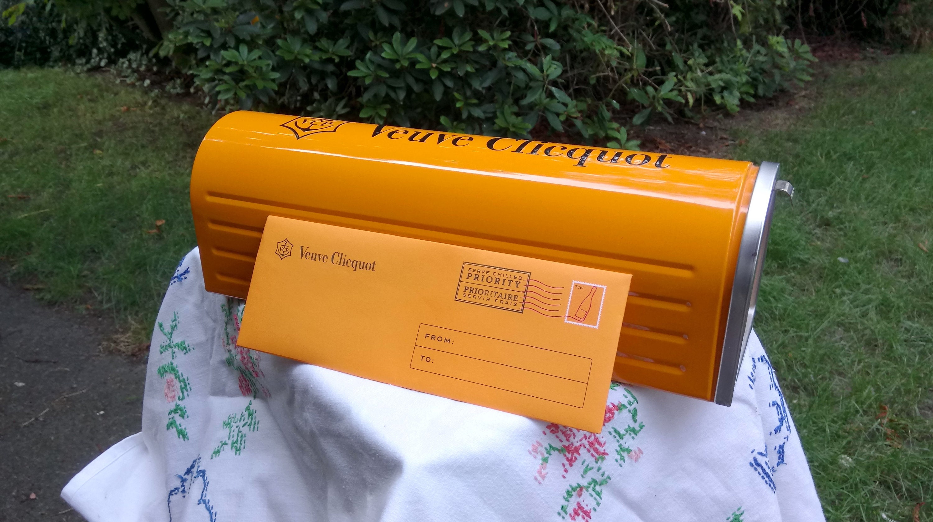 veuve-clicquot-champagne-box-in-the-shape-of-a-us-letter-box-in