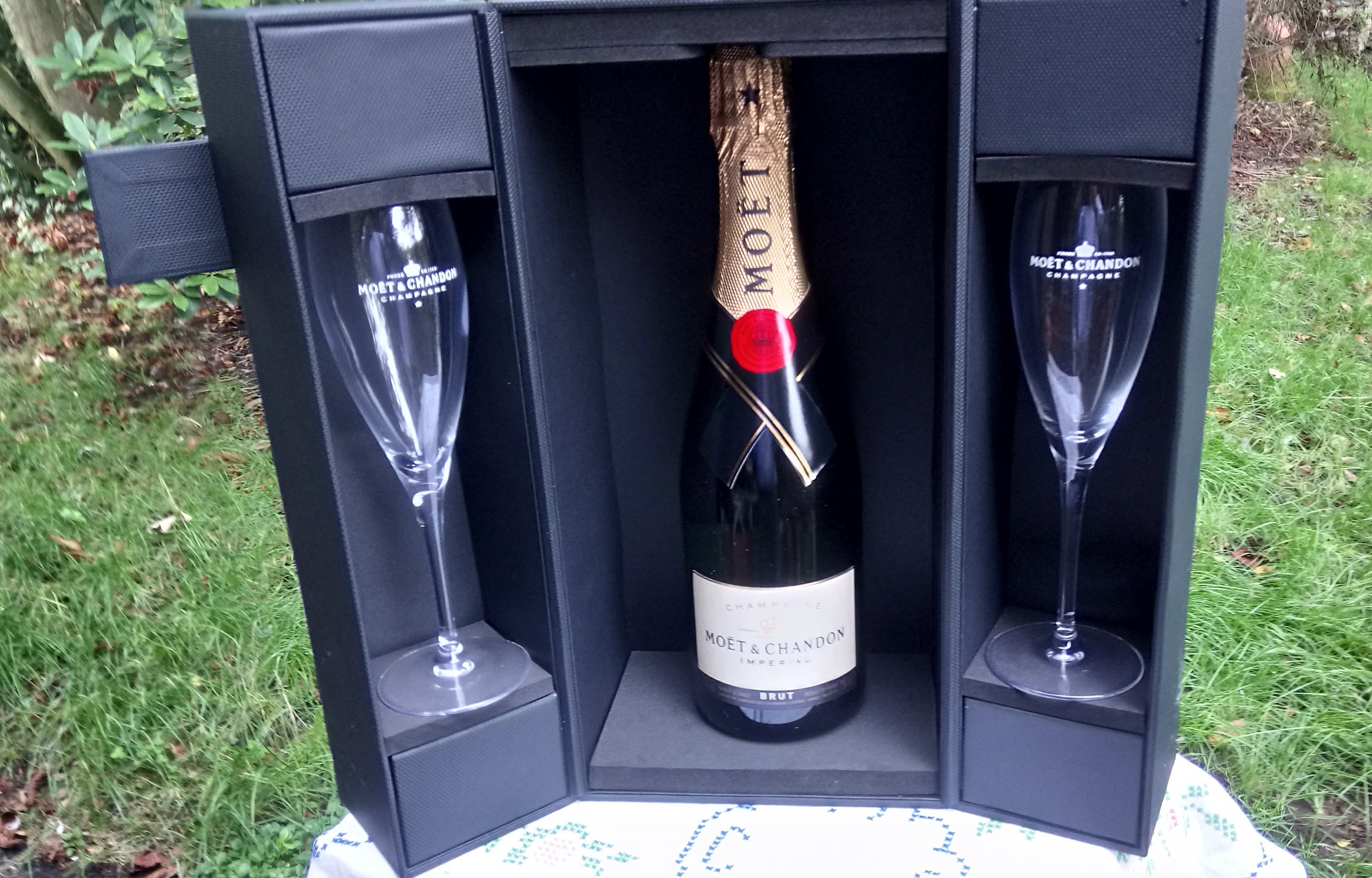 Where to buy Moet & Chandon Brut Imperial Rose with Glasses