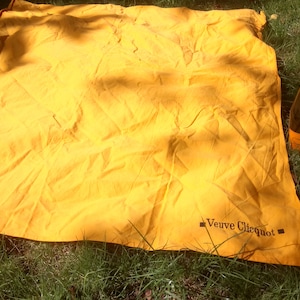 Collector&#39;s item : Veuve Clicquot Tablecloth in very good condition