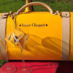 Rare  Vintage Veuve Clicquot champagne picnic bag with two original Veuve Clicquot flutes - excellent condition