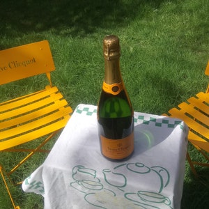 UNIEK: set van twee authentieke en iconische opvouwbare Veuve Clicquot-barkrukken - zeer goede staat - verzamelobject