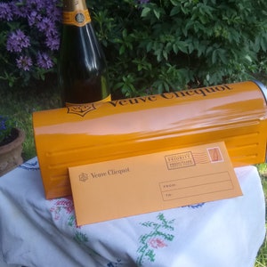 Veuve Clicquot champagne box in the shape of a US letter box in very good condition