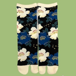 Womens Japanese Plum Blossom Tabi Socks - Plum Japanese crew socks - Women men tabi socks - Split-Toe tabi socks - Fun Socks LB20