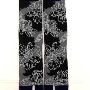 Mens Japanese Sacred Flower Tabi Socks - Black flower Japanese crew women men tabi socks - Split-Toe tabi socks - Fun Socks - Unisex Socks