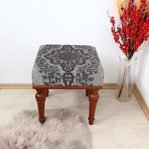 Accenti caldi, opere d'arte per la stanza, creazioni delicate, selezione rustica, selezione di decorazioni, pouf fantasia, motivi etnici, tessuti moderni