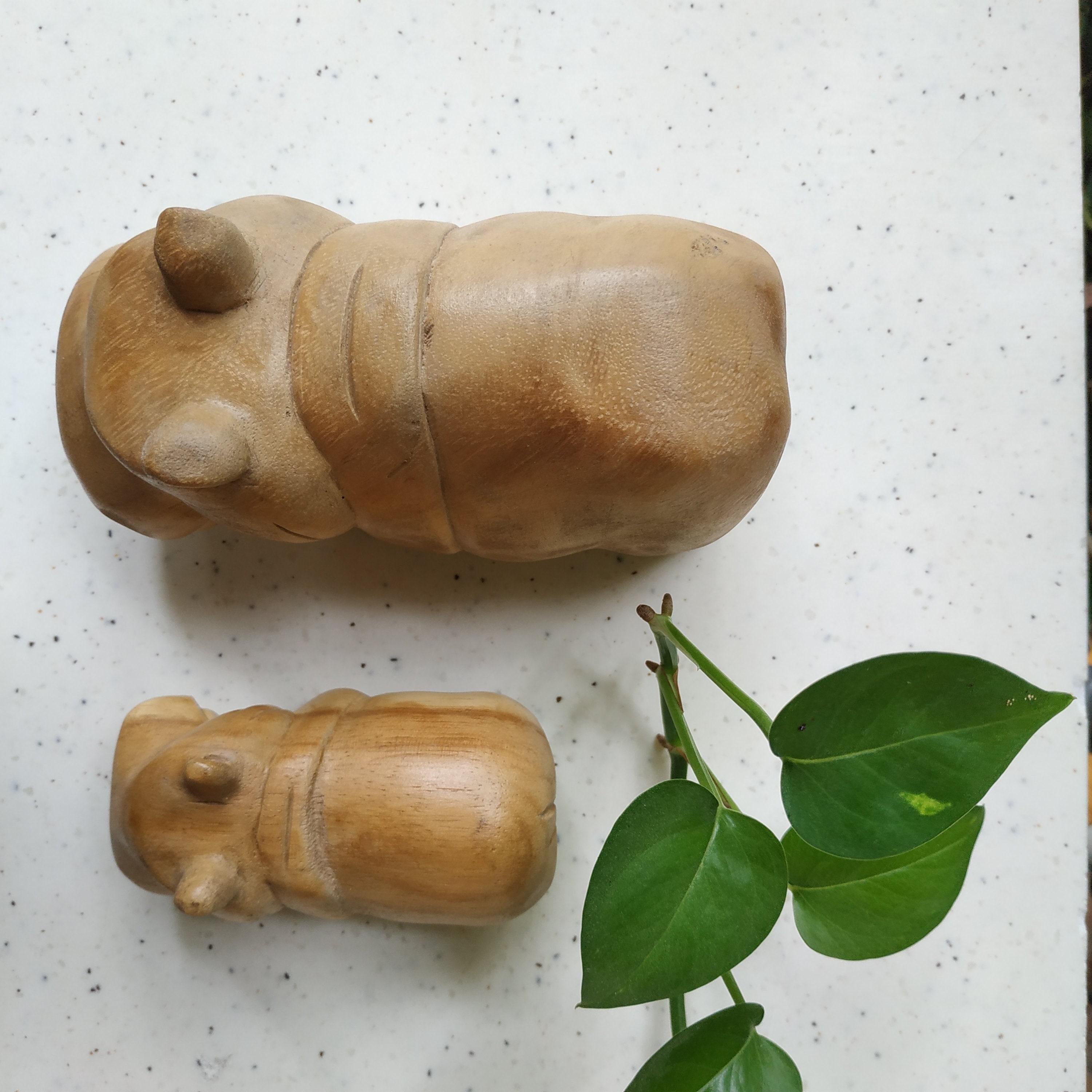 木製のカバの小さな彫刻 - Etsy 日本