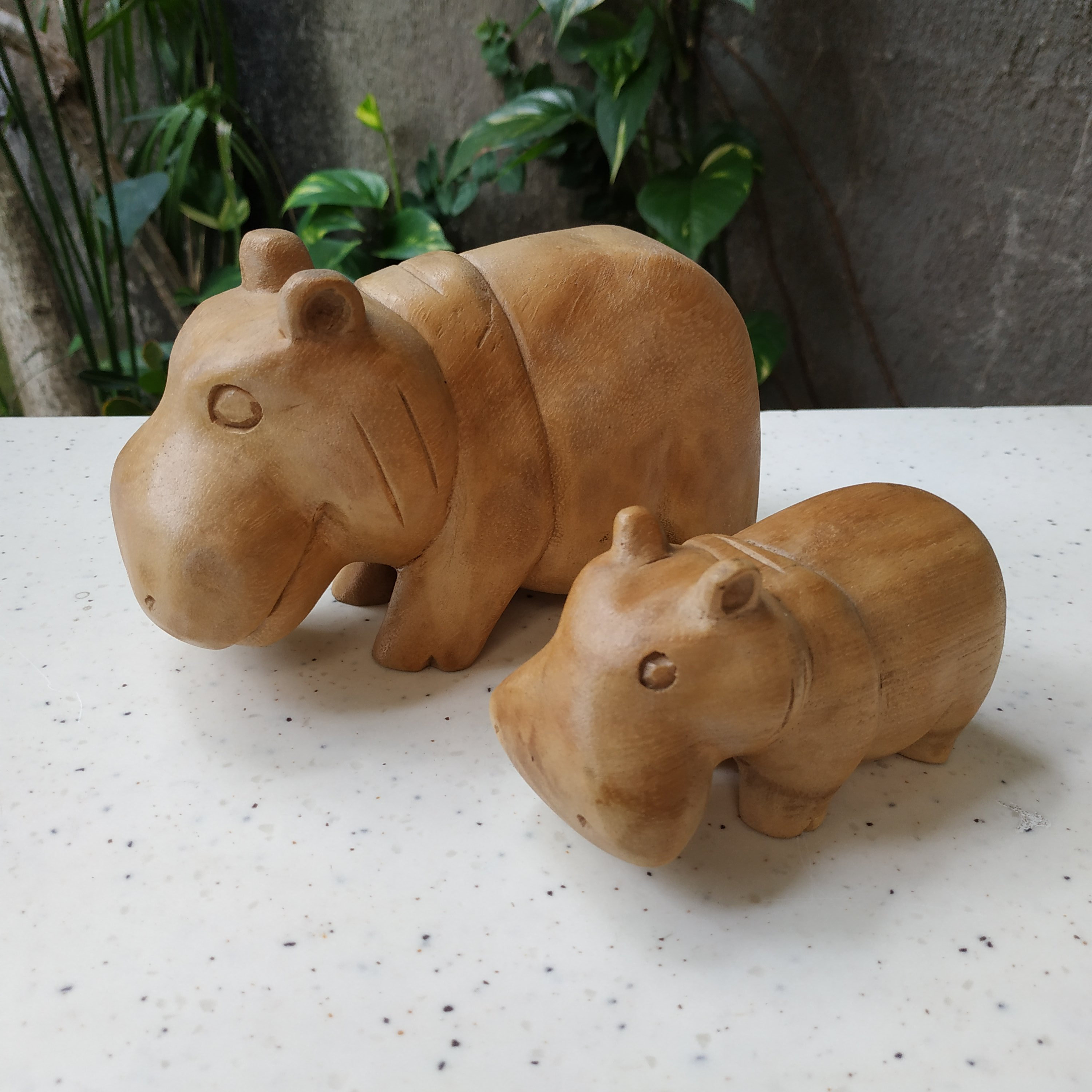 木彫動物⑅カバ(小)⑅インドネシア インドネシアの木製カバ 置物