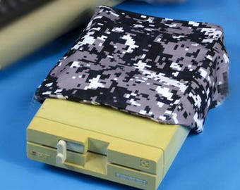 Housse anti-poussière pour lecteur de disquettes Commodore 1541 II – Édition camouflage pixel – Couleur au choix, fabriquée à la main – Protection pour ordinateur vintage