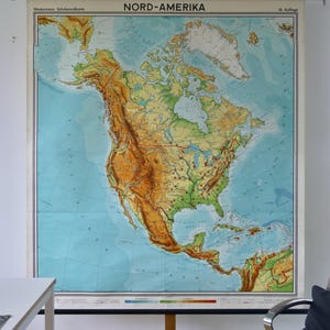 Enorme mappa fisica vintage del Nord America, grafico scolastico del Nordamerika, grafico educativo originale del 1973