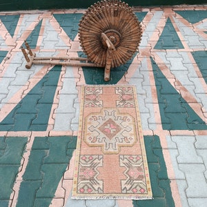 Tapis Oushak turc fait main : paillasson en laine vintage (2,9 x 1,5 pi)