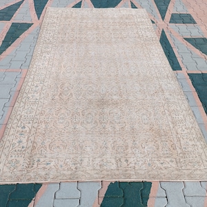 5x9 Vintage Oushak Rug: Neutral Floral Turkish Wool Rug