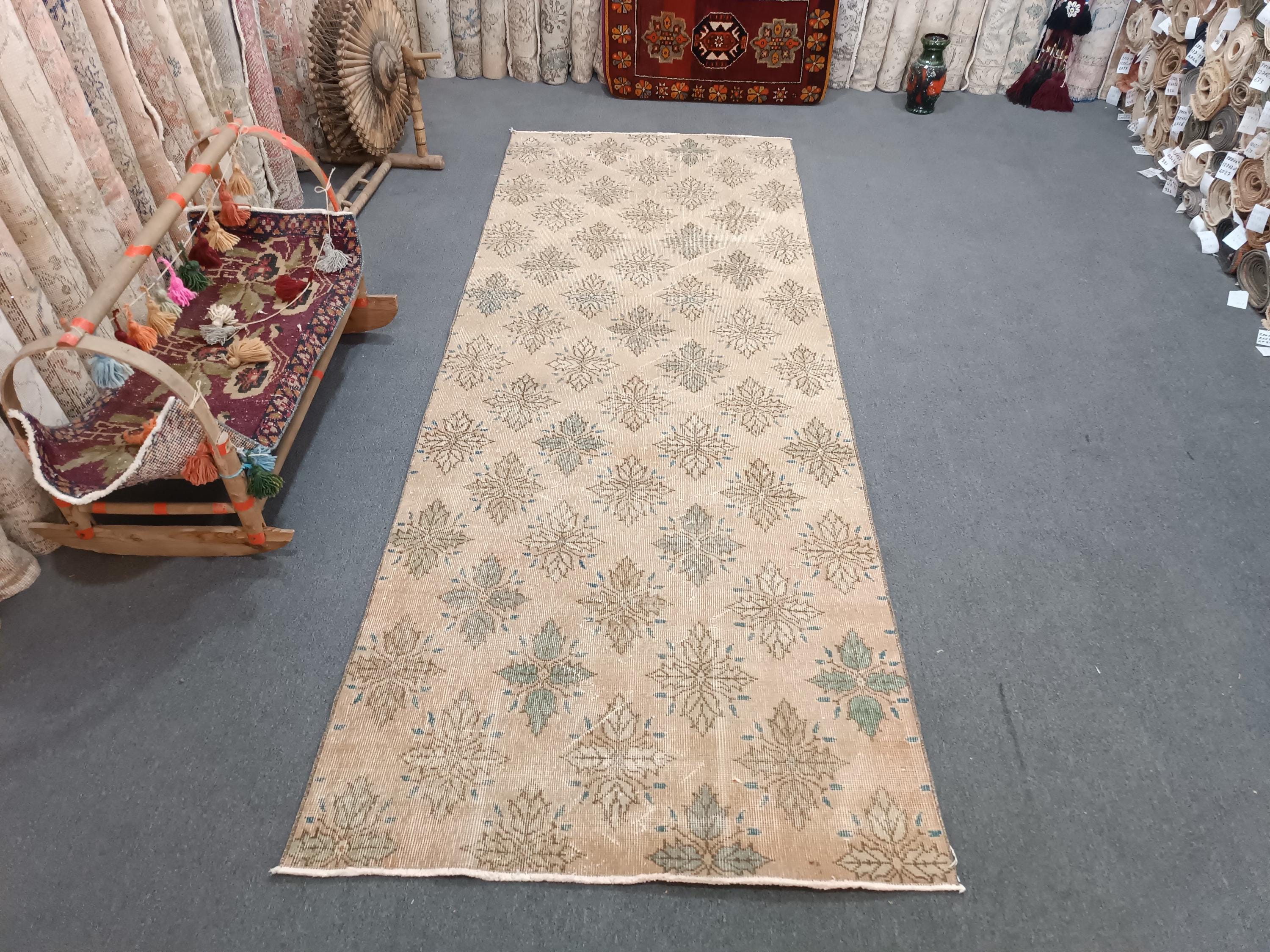 ヴィンテージハンドメイドランナーラグ：4x9トライバル廊下ラグ