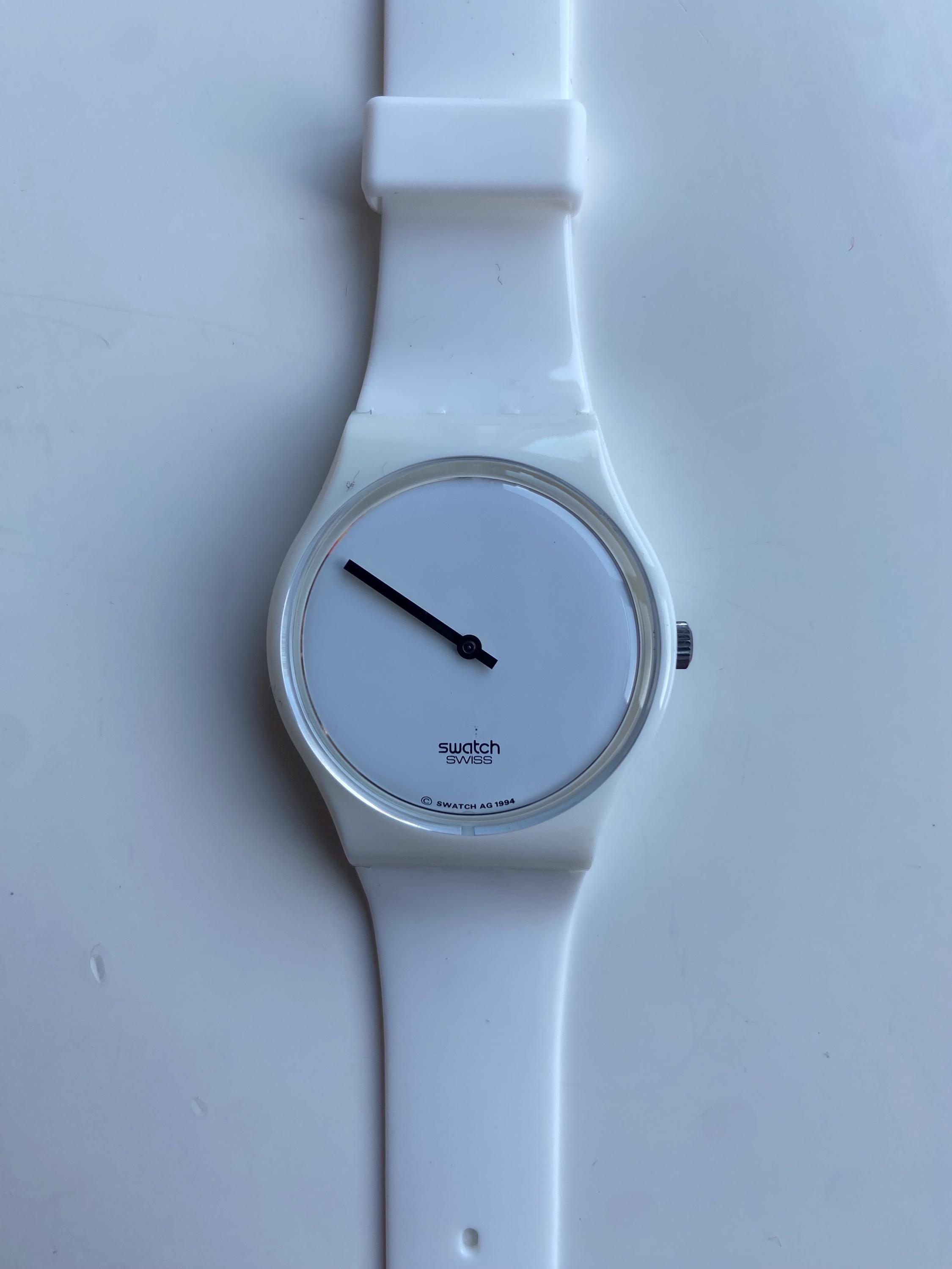 1995 Set of Two Swatch Watches White Hours Black Minutes GZS10PACK