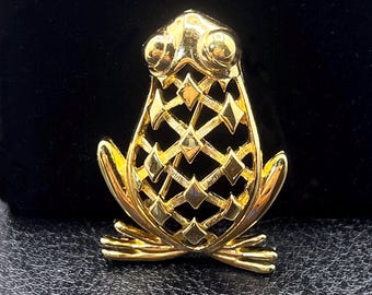 Trifari Gold Tone Lattice Work Frog Brooch - 3814